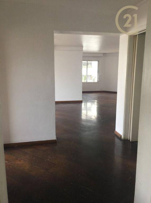 Apartamento para alugar com 3 quartos, 204m² - Foto 13