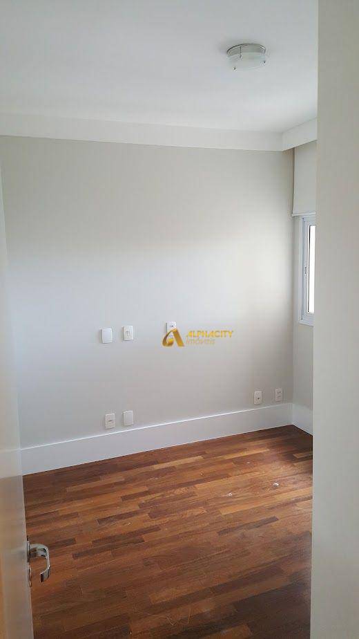 Apartamento para alugar com 3 quartos, 202m² - Foto 13