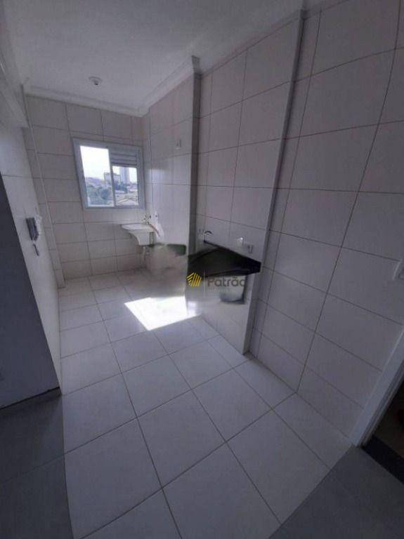 Apartamento para alugar com 2 quartos, 50m² - Foto 3