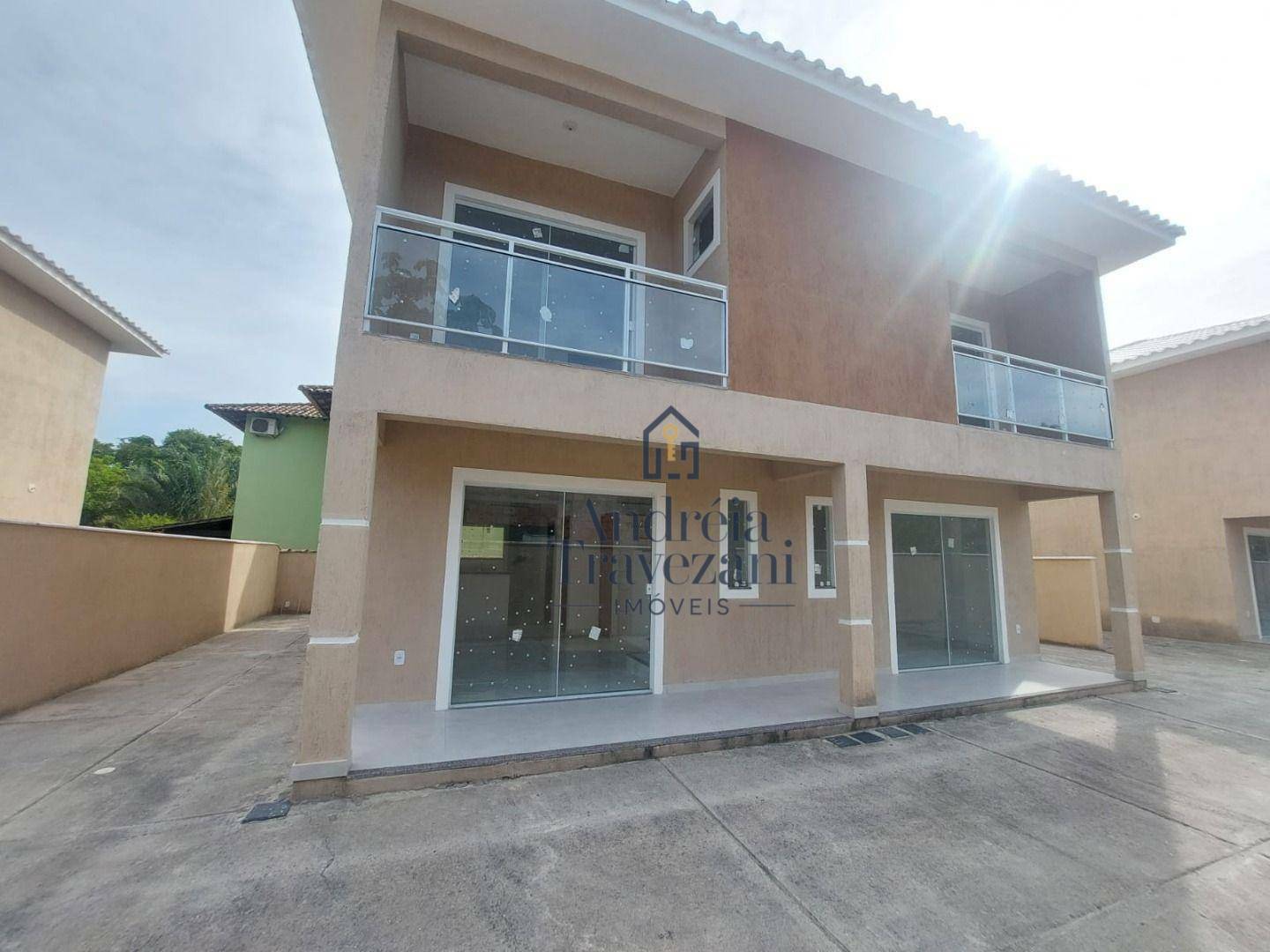 Casa à venda com 2 quartos, 75m² - Foto 1