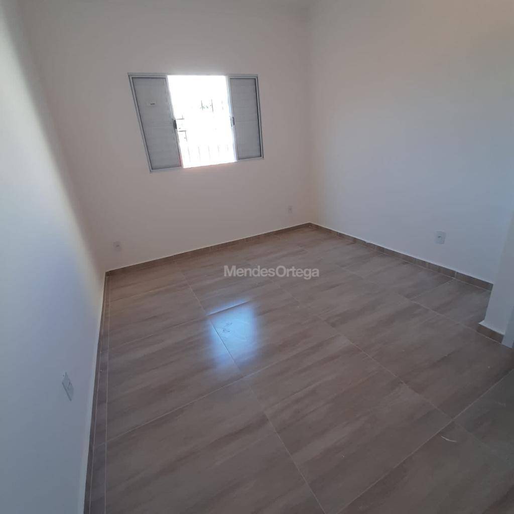 Casa à venda com 2 quartos, 63m² - Foto 2