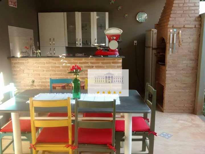 Casa à venda com 4 quartos, 104m² - Foto 1