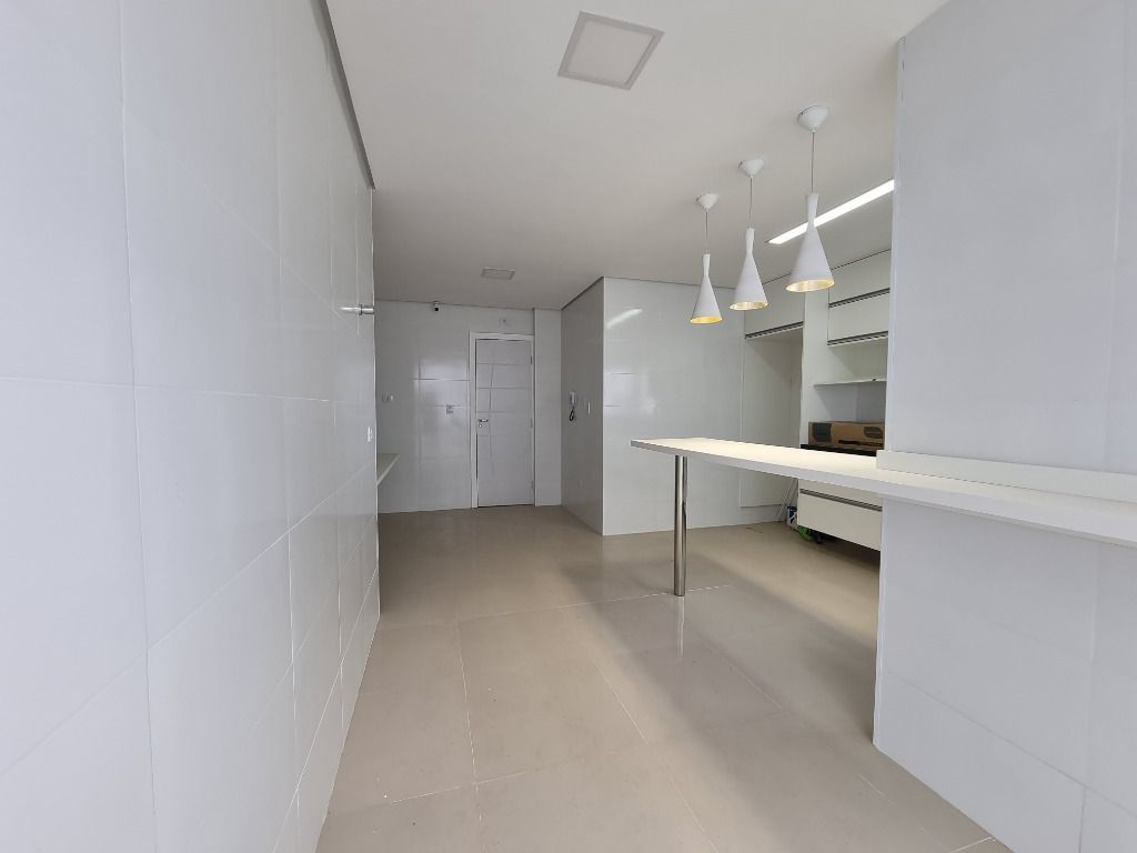 Apartamento à venda com 3 quartos, 180m² - Foto 22