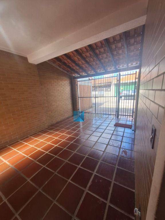 Casa à venda com 3 quartos, 201m² - Foto 8