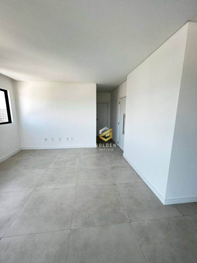 Apartamento para alugar com 2 quartos, 87m² - Foto 13