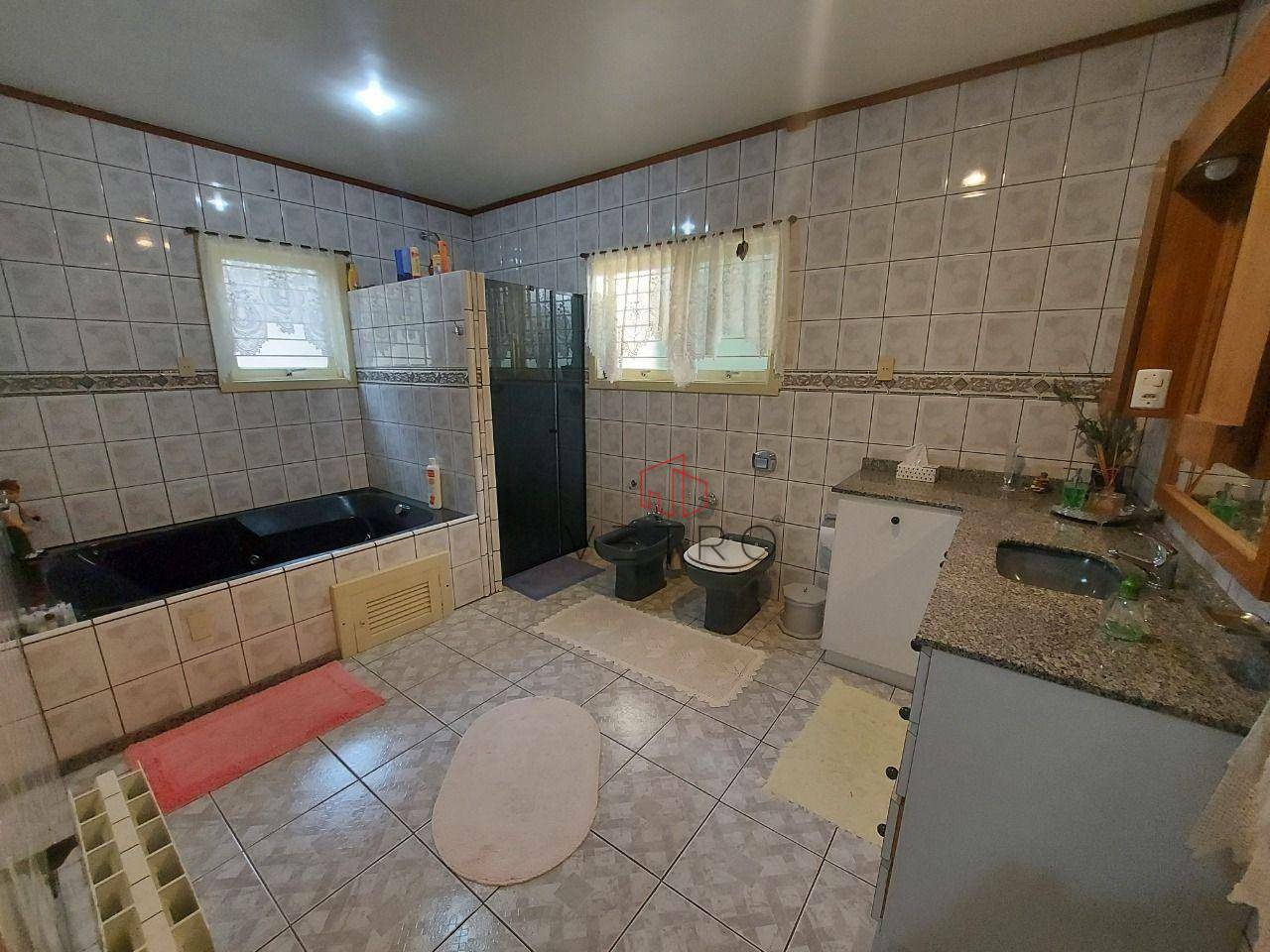 Casa à venda com 6 quartos, 330m² - Foto 18