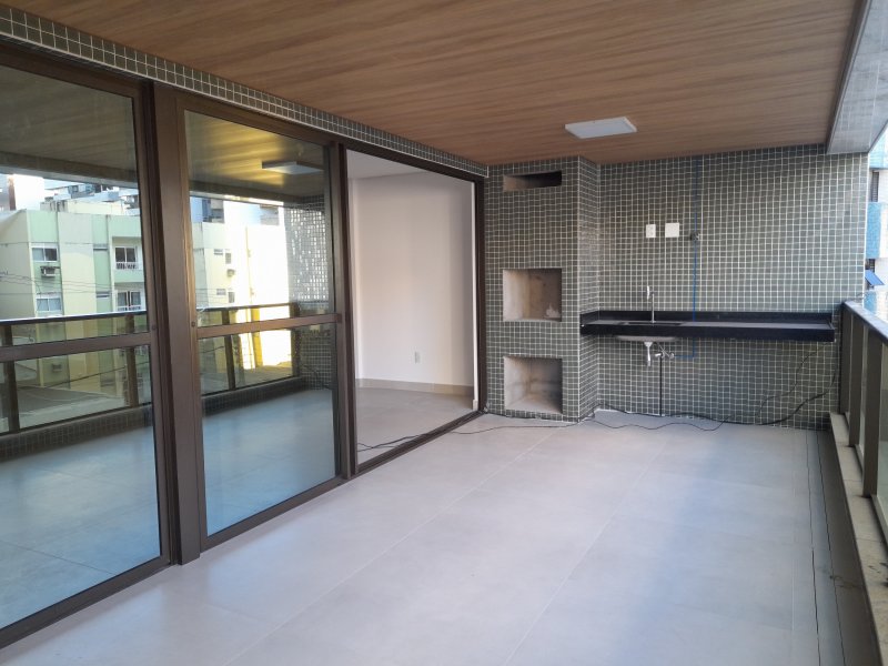 Apartamento à venda com 4 quartos, 200m² - Foto 3