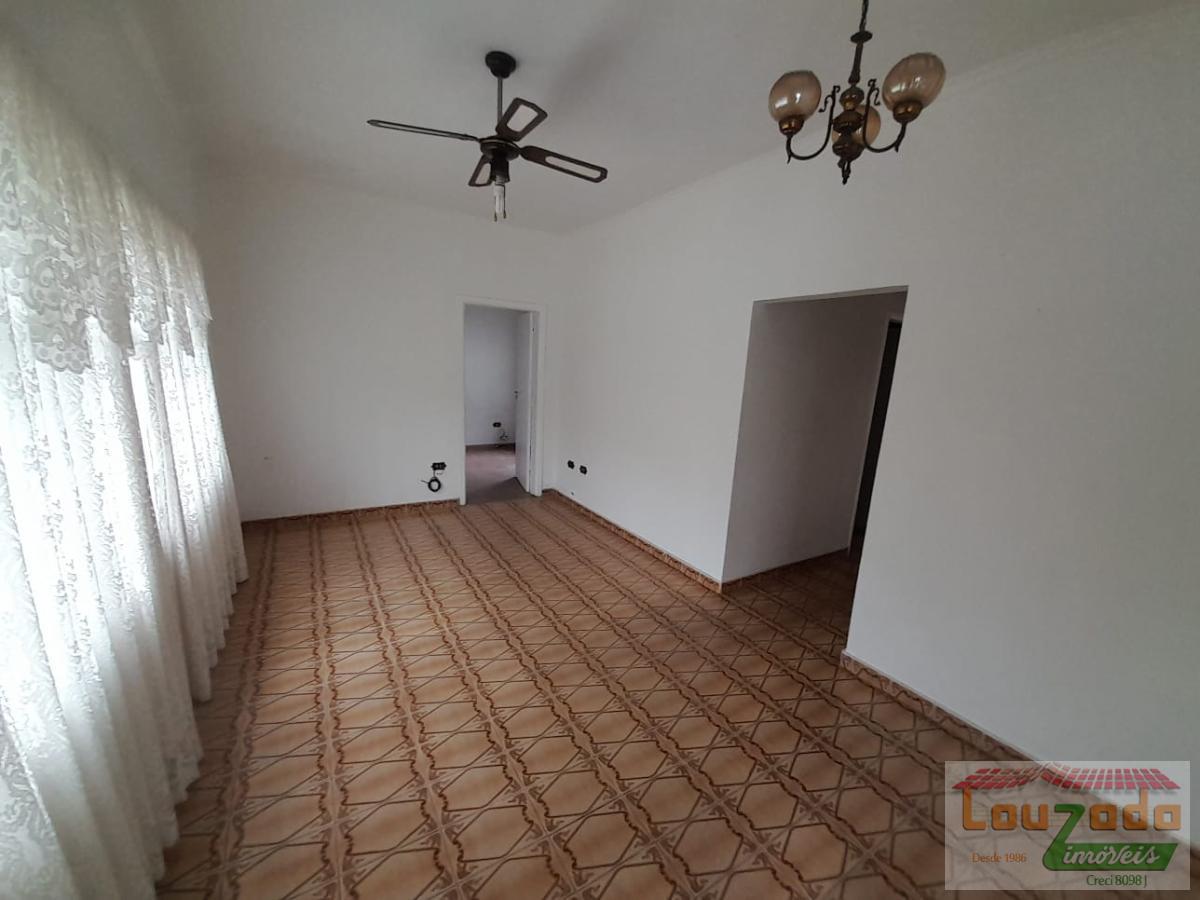 Casa à venda com 4 quartos, 291m² - Foto 2