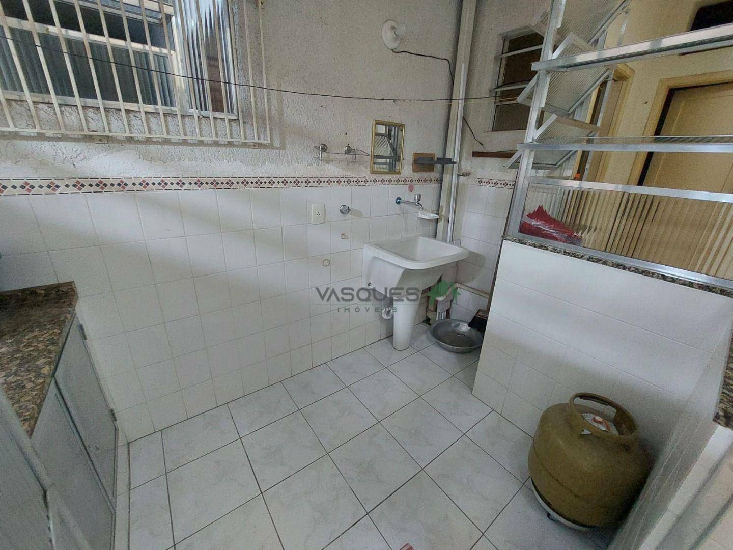 Apartamento para alugar com 2 quartos, 65m² - Foto 9