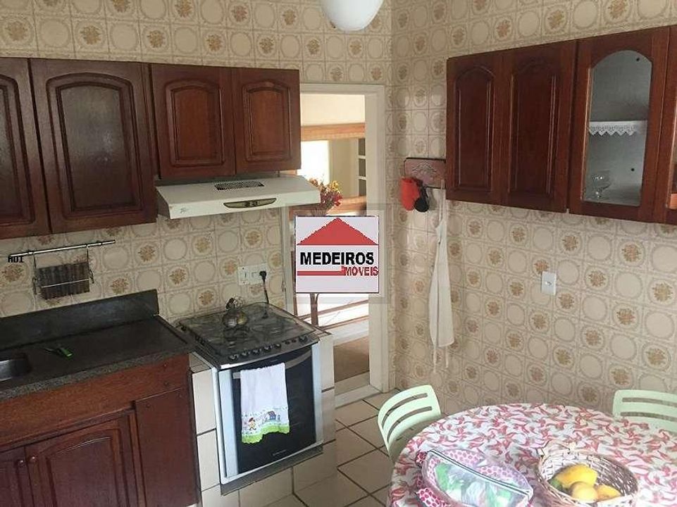 Casa à venda com 4 quartos, 200m² - Foto 6