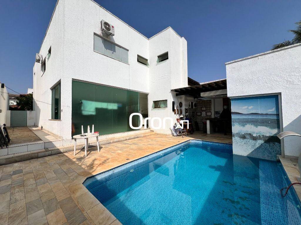 Sobrado, 3 quartos, 324 m² - Foto 1