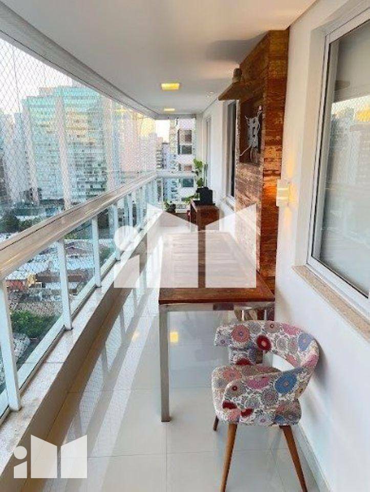 Apartamento à venda com 3 quartos, 120m² - Foto 2