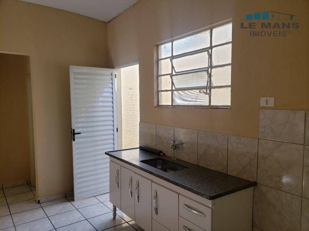 Casa à venda com 3 quartos, 98m² - Foto 4