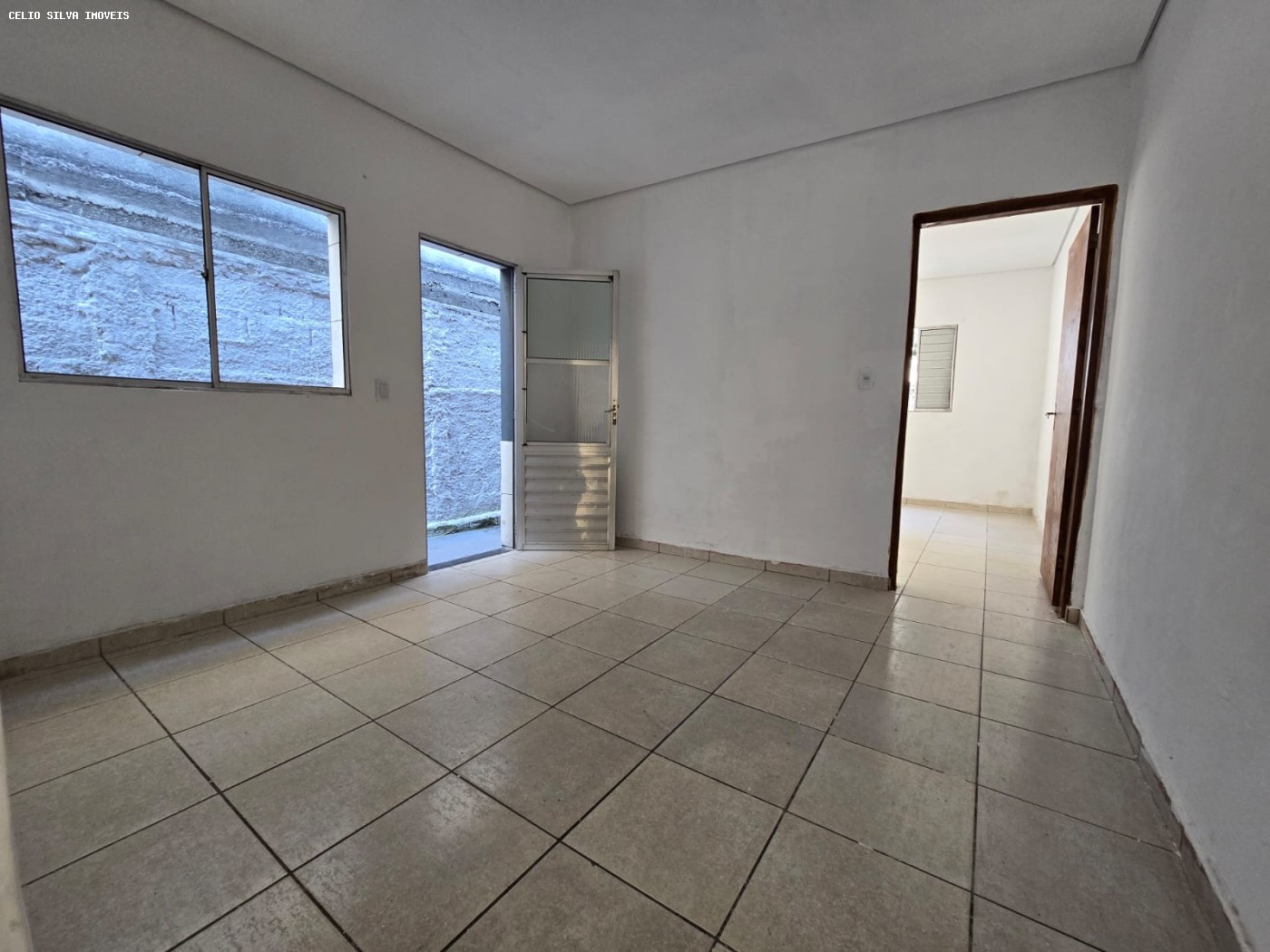 Casa à venda com 2 quartos, 70m² - Foto 1