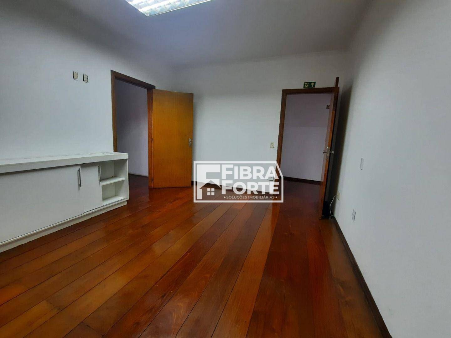 Casa para alugar com 5 quartos, 420m² - Foto 28