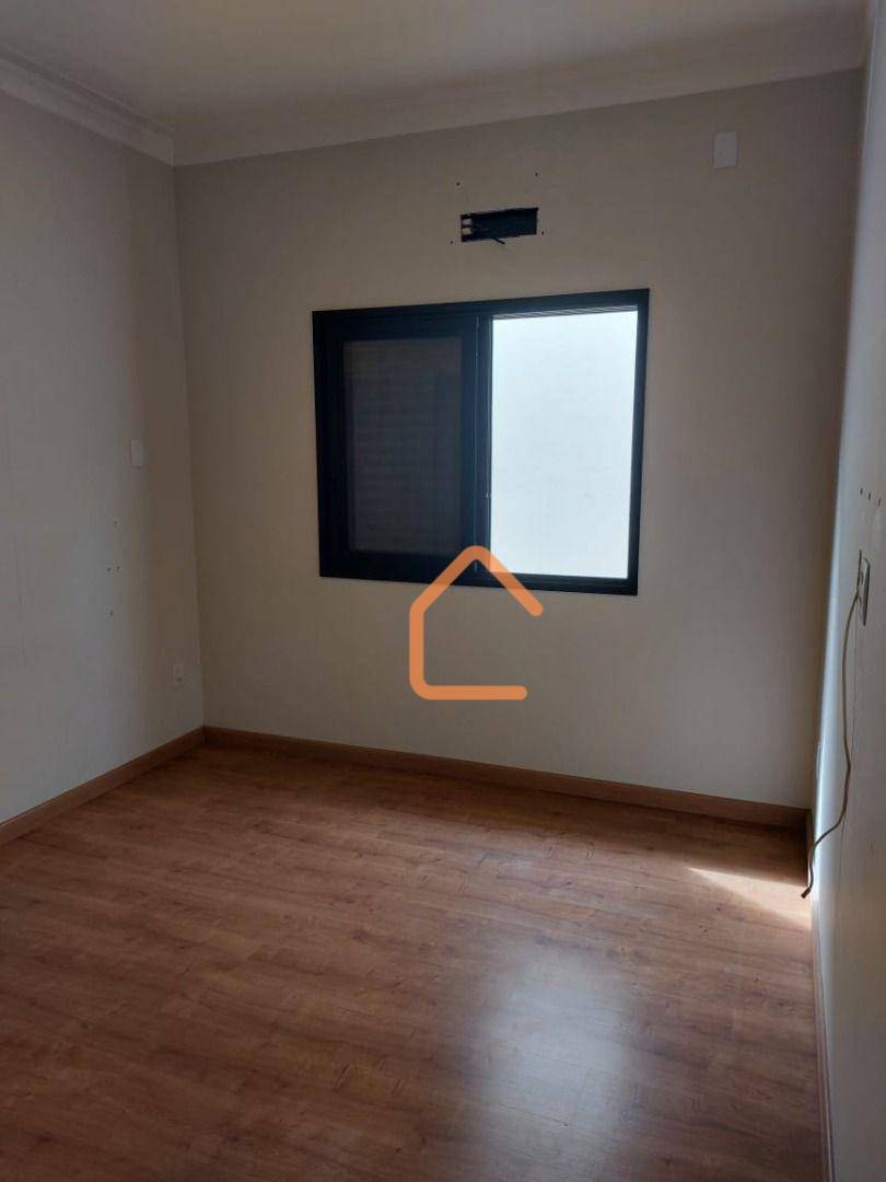 Casa à venda com 4 quartos, 213m² - Foto 2