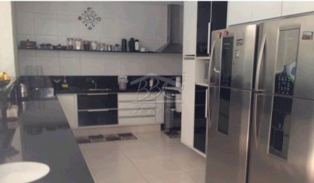 Casa à venda com 3 quartos, 310m² - Foto 4