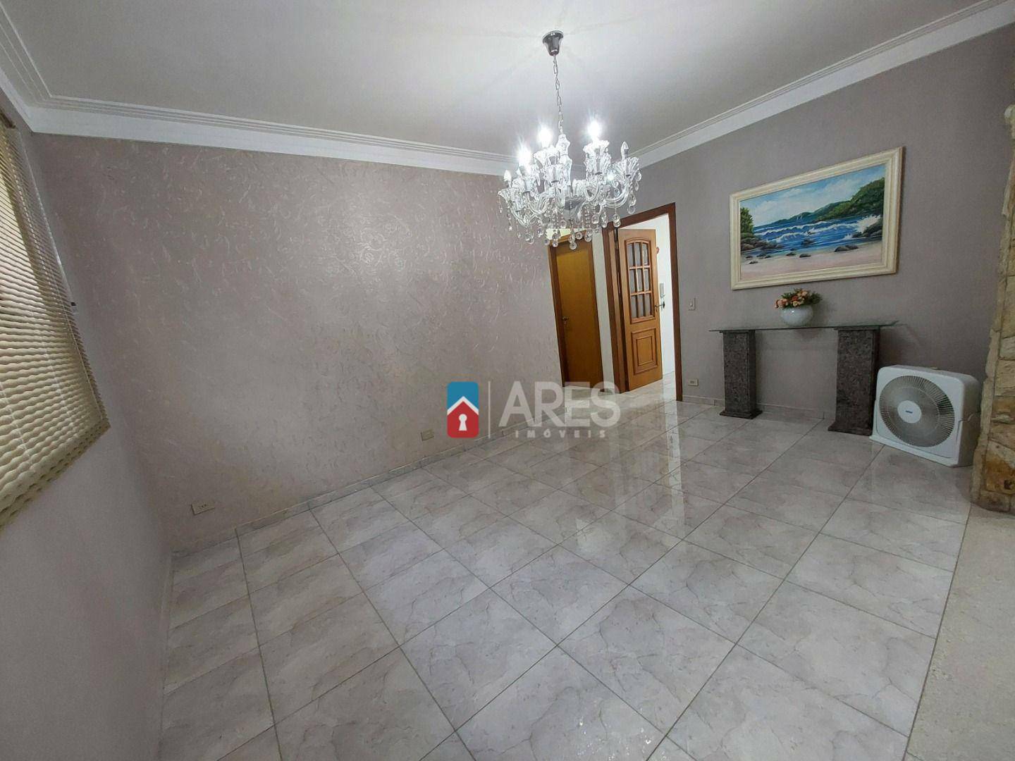 Casa à venda com 3 quartos, 226m² - Foto 4