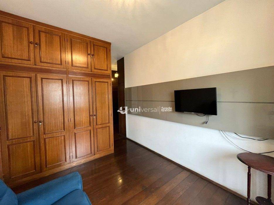 Casa para alugar com 5 quartos, 300m² - Foto 10