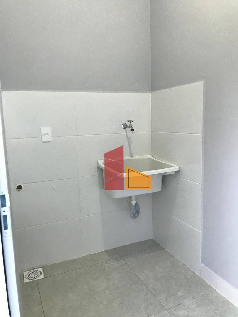 Casa à venda com 2 quartos, 60m² - Foto 4