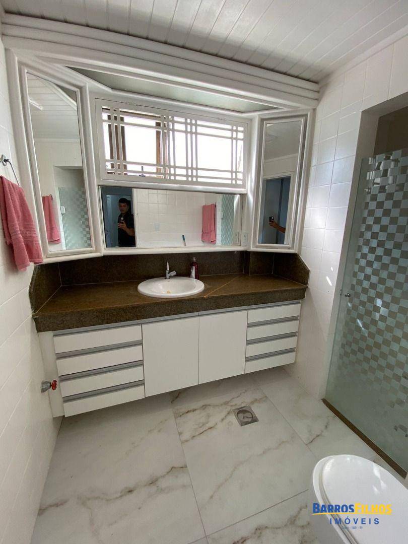 Apartamento para alugar com 3 quartos, 212m² - Foto 17