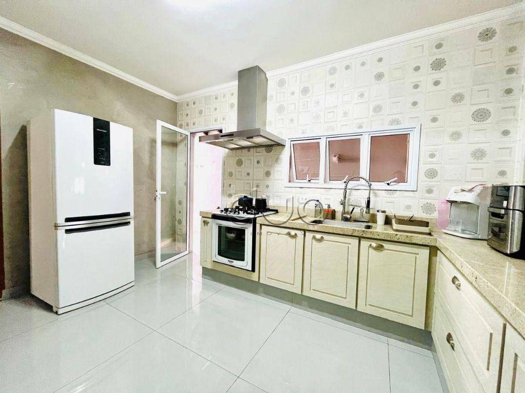 Casa à venda com 3 quartos, 200m² - Foto 11