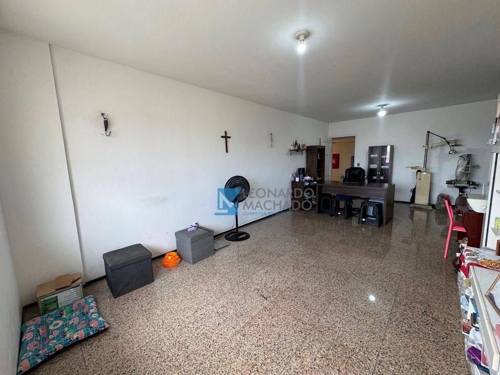 Apartamento à venda com 3 quartos, 139m² - Foto 3