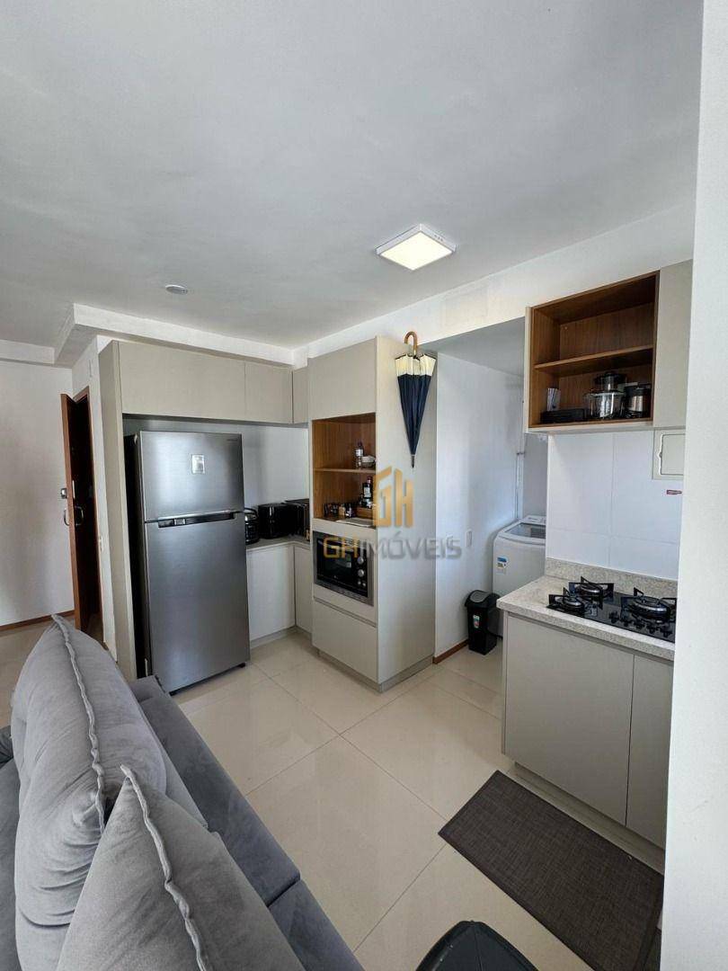 Apartamento à venda com 2 quartos, 66m² - Foto 2