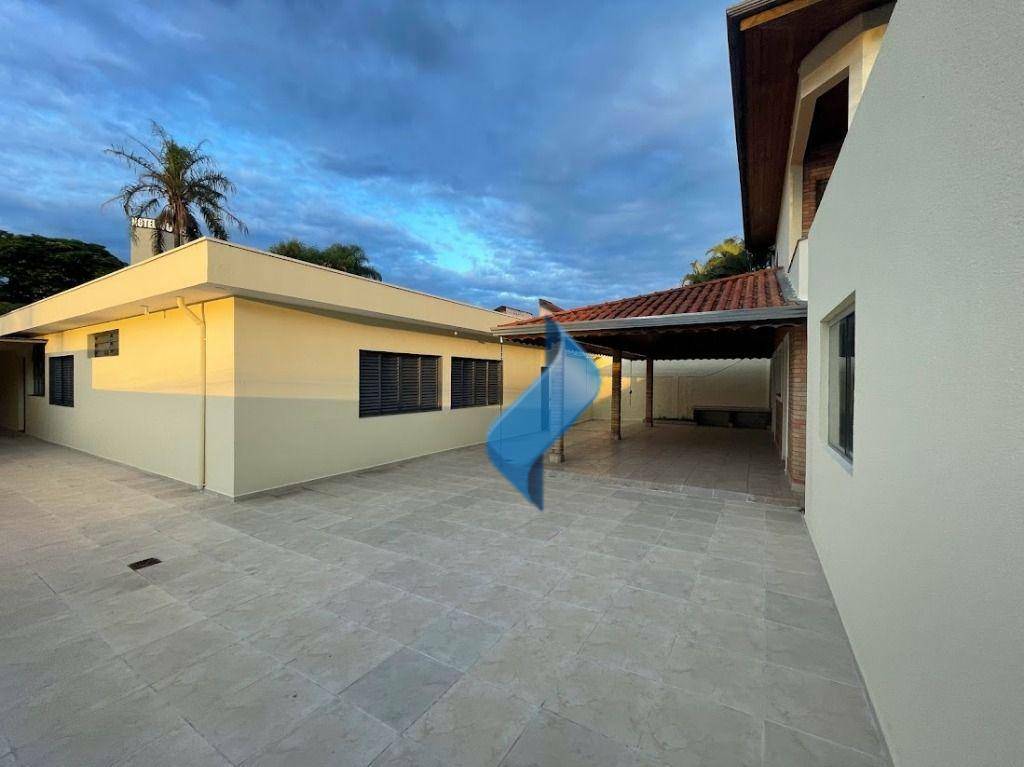 Casa para alugar com 6 quartos, 450m² - Foto 5