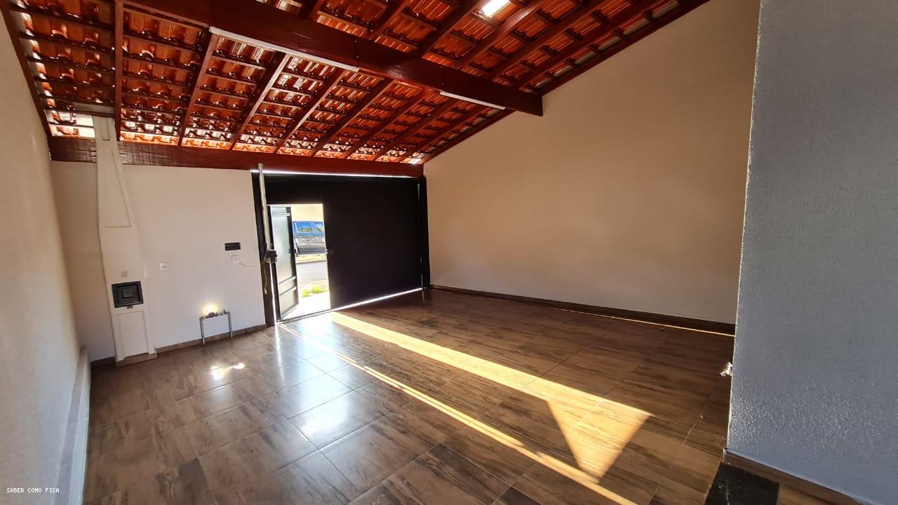 Casa à venda com 3 quartos, 165m² - Foto 2