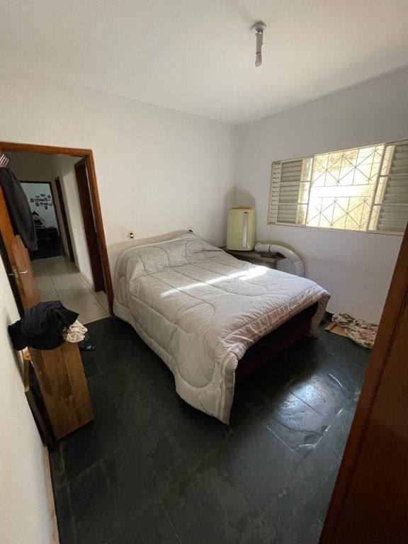 Casa à venda com 3 quartos, 170m² - Foto 2