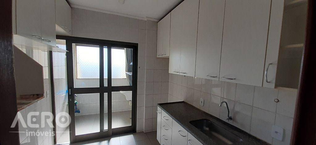 Apartamento à venda com 3 quartos, 90m² - Foto 2