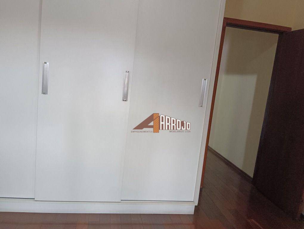 Sobrado à venda com 3 quartos, 200m² - Foto 2