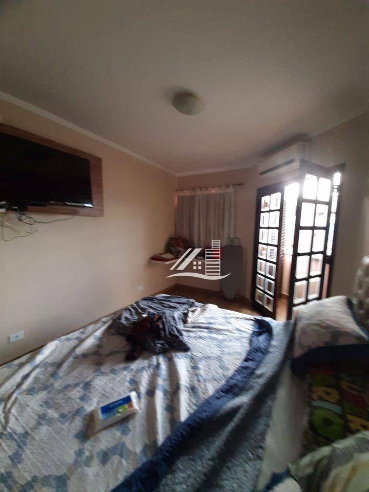 Sobrado à venda com 3 quartos, 212m² - Foto 2