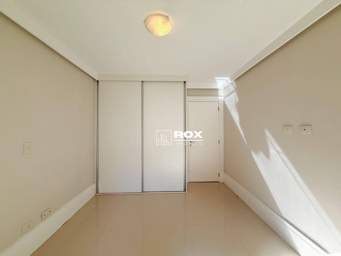 Apartamento para alugar com 3 quartos, 217m² - Foto 24