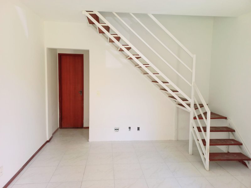 Casa à venda com 2 quartos, 68m² - Foto 3