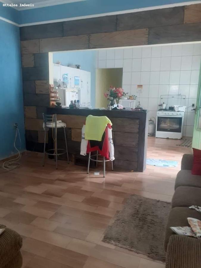 Casa à venda com 2 quartos, 181m² - Foto 2