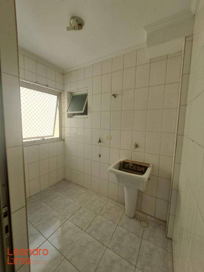 Apartamento para alugar com 3 quartos, 76m² - Foto 9