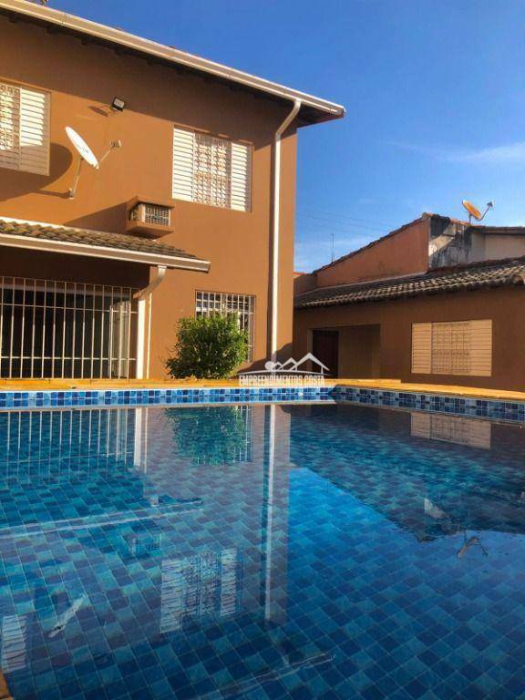Casa à venda e aluguel com 3 quartos, 154m² - Foto 1
