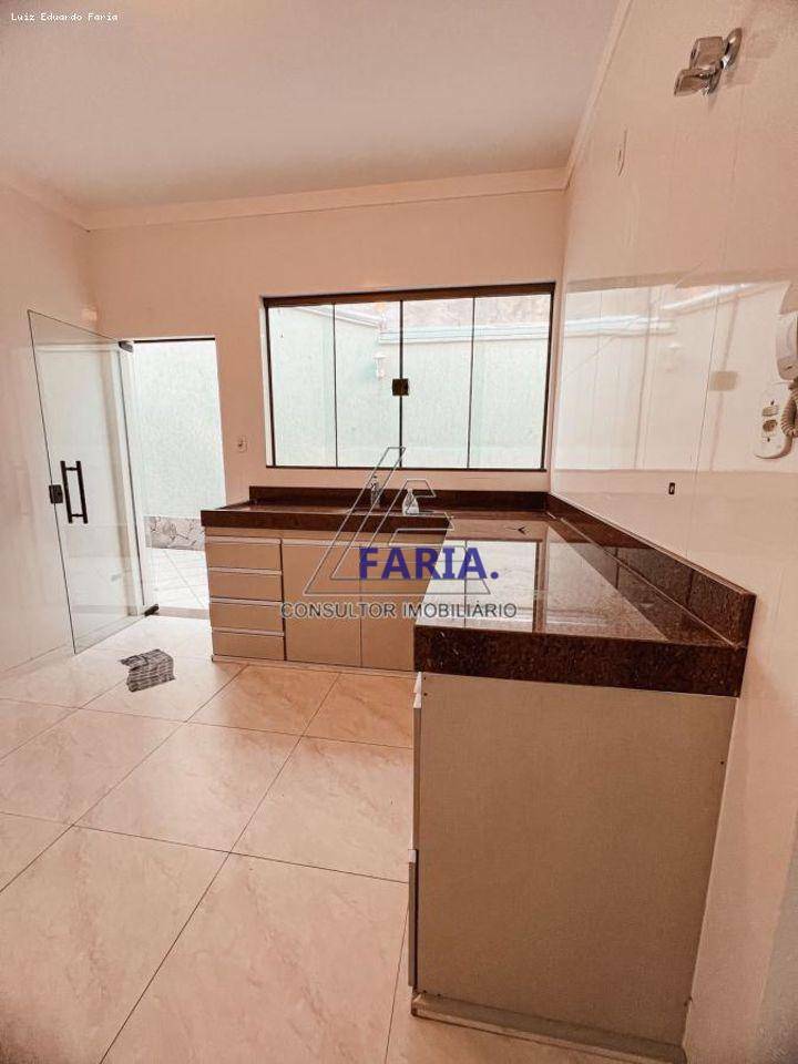 Casa à venda com 4 quartos, 250m² - Foto 5