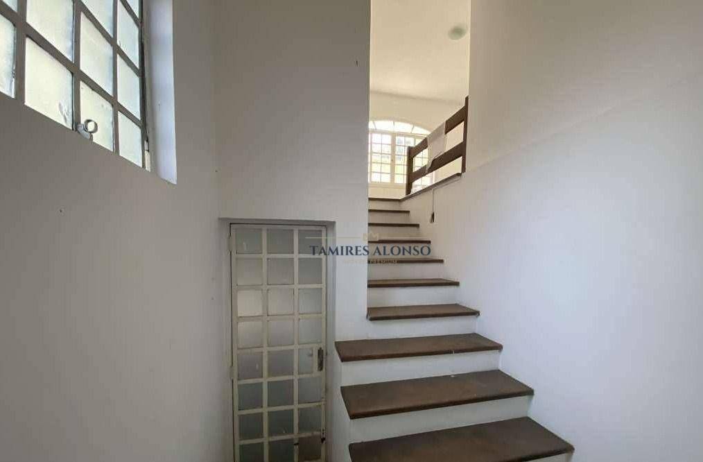 Casa à venda com 3 quartos, 254m² - Foto 9