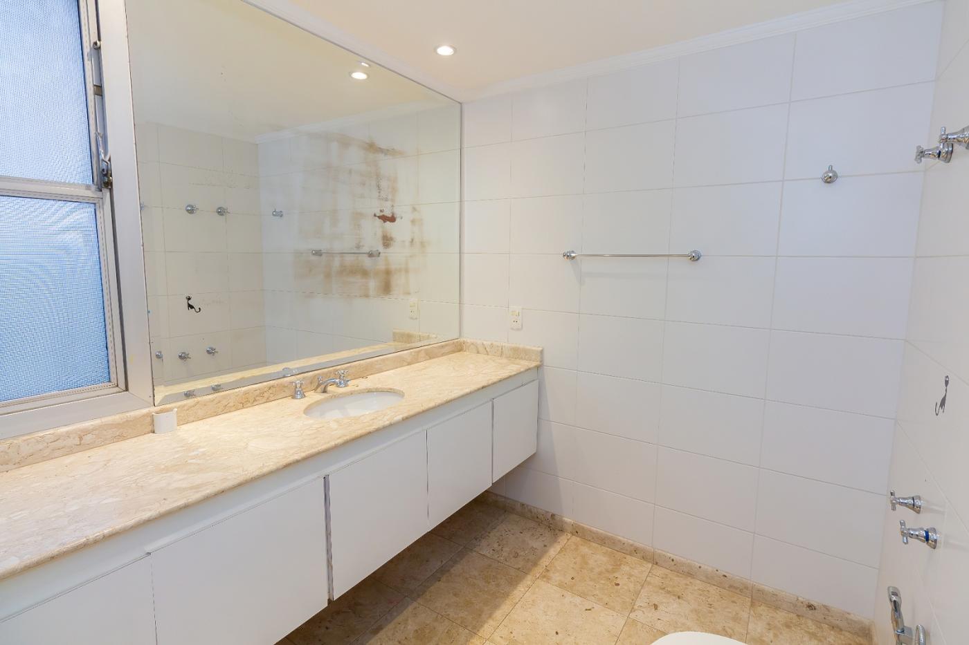 Apartamento para alugar com 3 quartos, 180m² - Foto 17