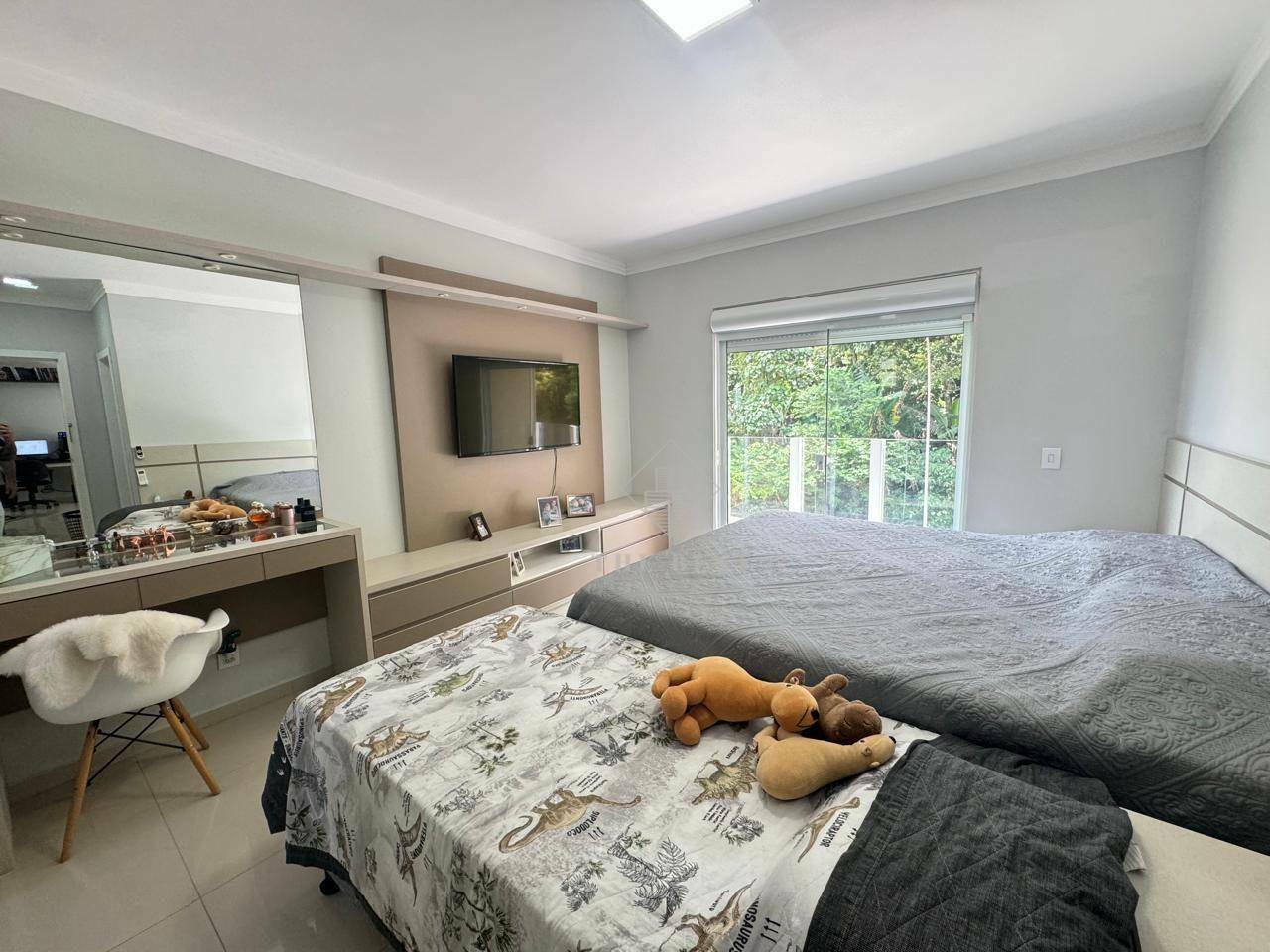 Casa à venda com 4 quartos, 250m² - Foto 19
