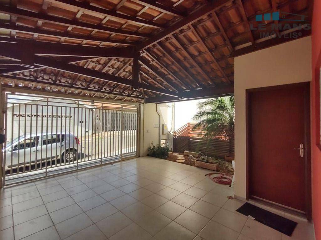 Casa à venda com 3 quartos, 117m² - Foto 1