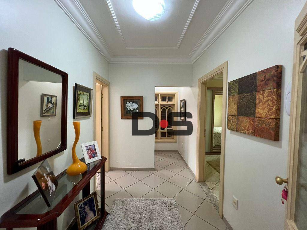 Casa à venda com 4 quartos, 300m² - Foto 4