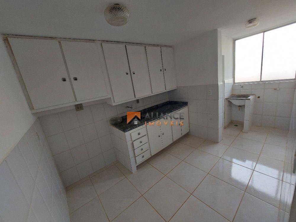 Apartamento para alugar com 2 quartos, 80m² - Foto 4