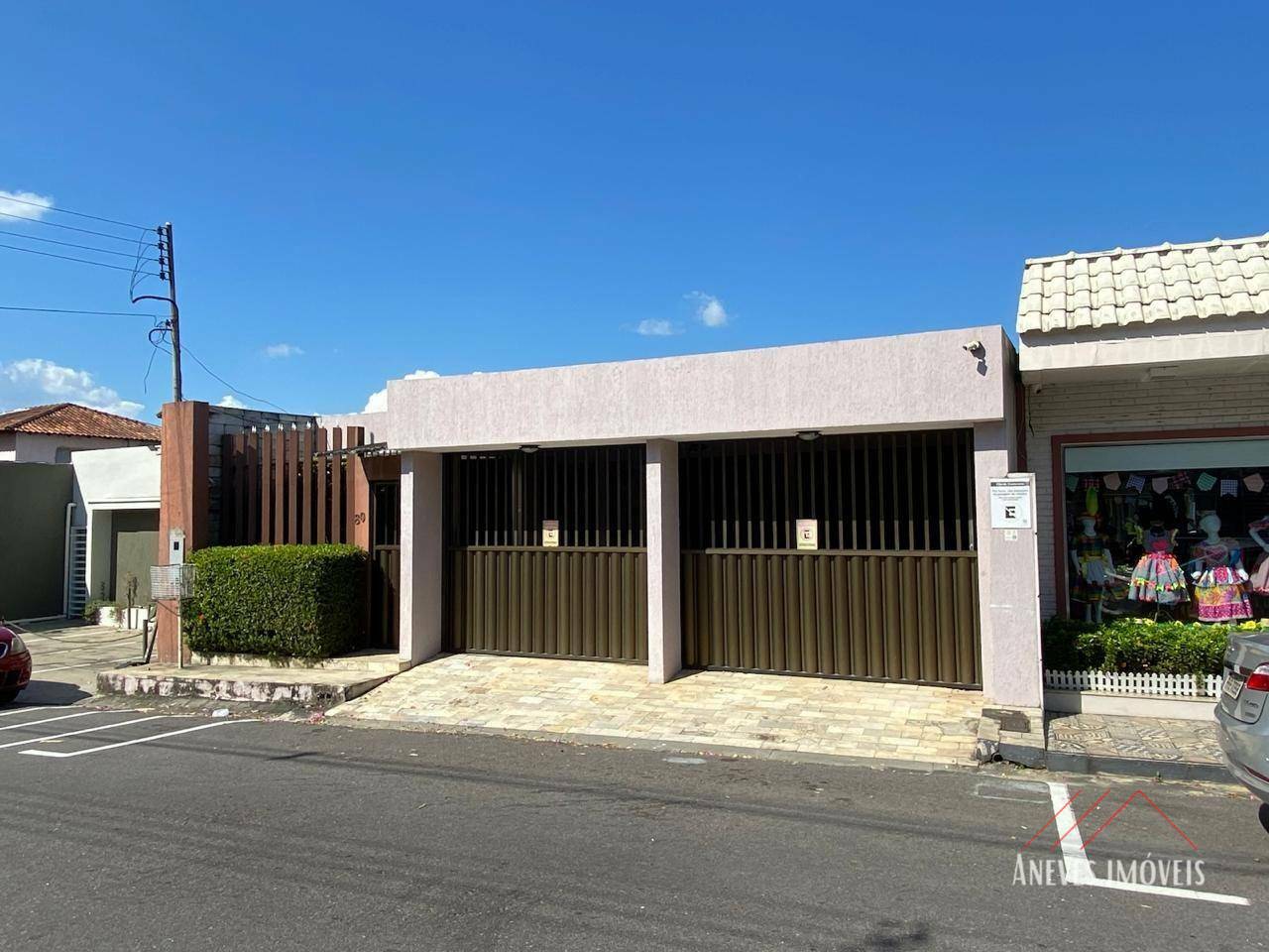 Casa à venda com 3 quartos, 450m² - Foto 2