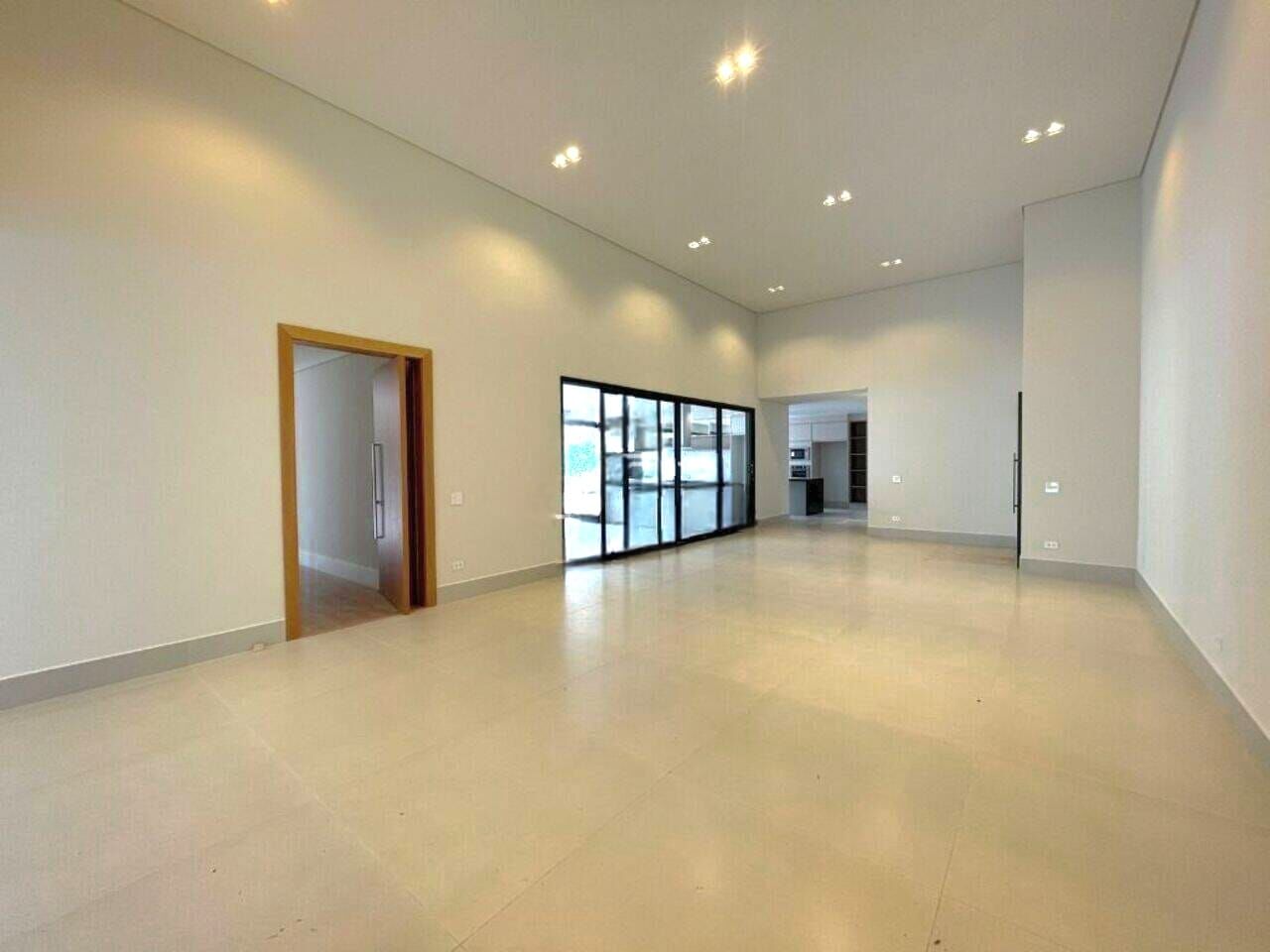 Casa para alugar com 4 quartos, 254m² - Foto 12