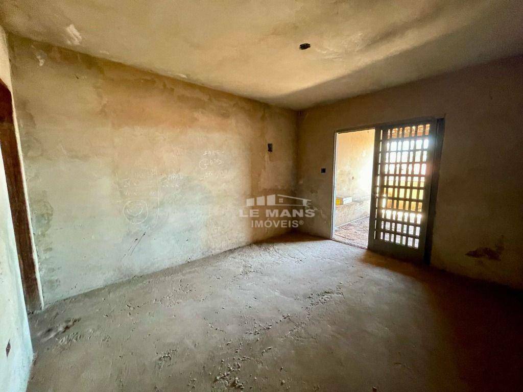 Casa à venda com 3 quartos, 200m² - Foto 14