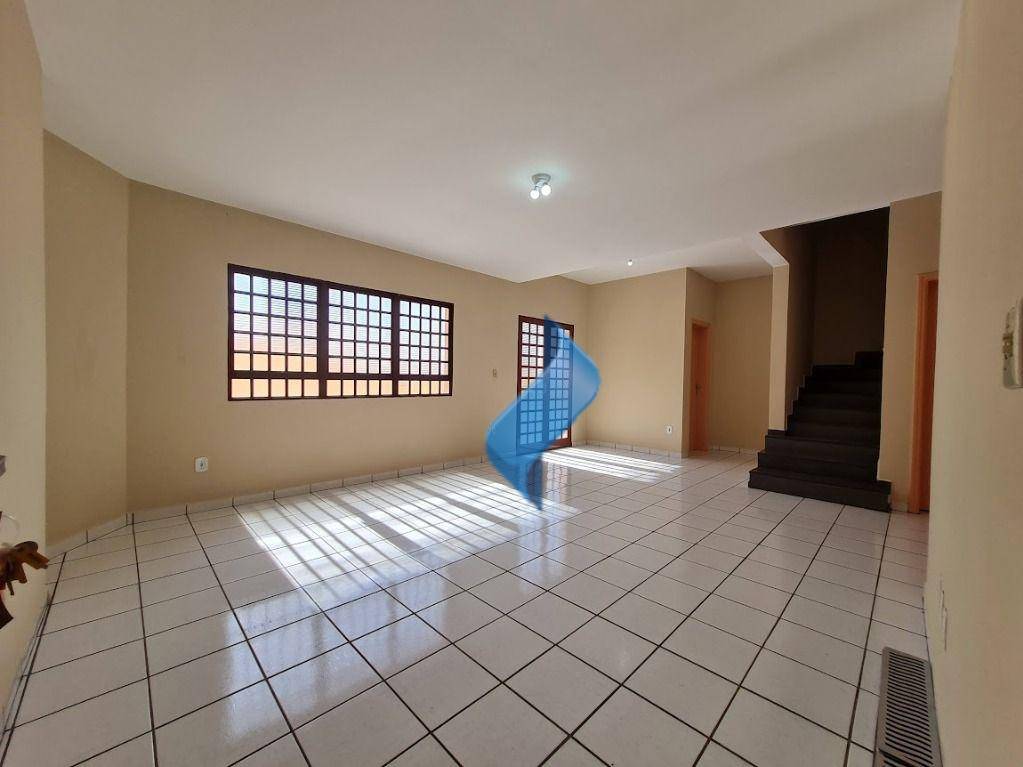 Casa para alugar com 3 quartos, 107m² - Foto 2